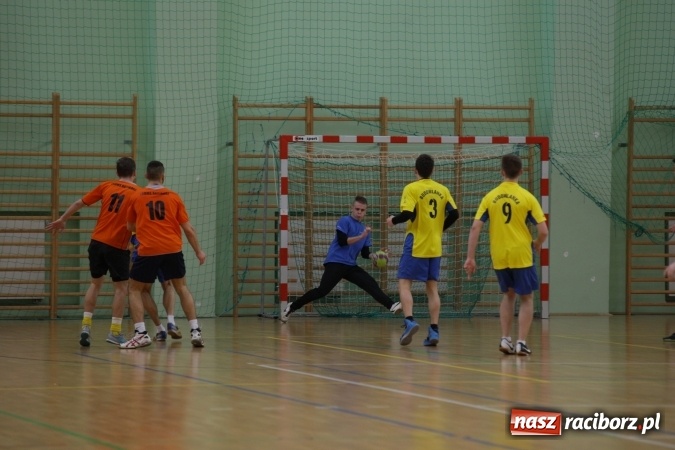 Zdjęcie w galerii na portalu naszraciborz.pl: Miejskie rozgrywki szkolne w szczypiorniaka w Arenie Rafako wiadomości z regionu