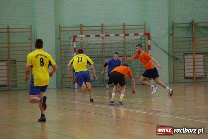 Zdjęcie w galerii na portalu naszraciborz.pl: Miejskie rozgrywki szkolne w szczypiorniaka w Arenie Rafako wiadomości z regionu