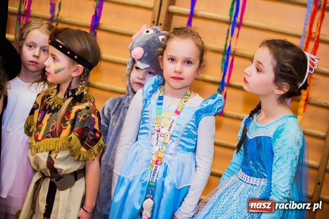 Zdjęcie w galerii na portalu naszraciborz.pl: Barwny karnawał w Szkole Podstawowej nr 13 wiadomości z regionu
