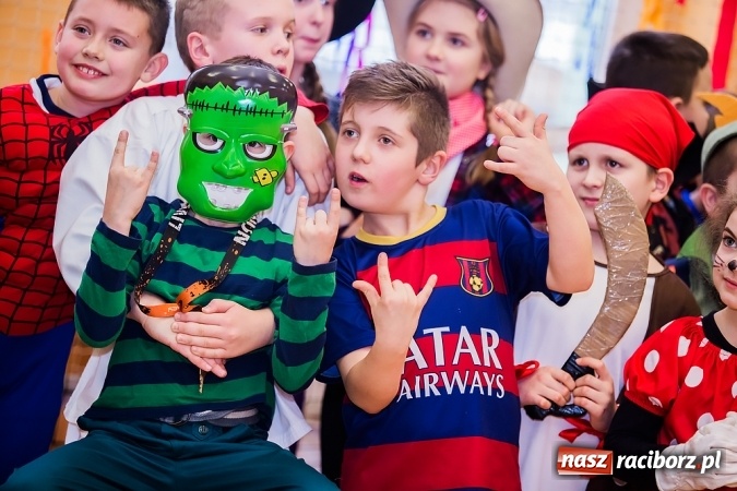 Zdjęcie w galerii na portalu naszraciborz.pl: Barwny karnawał w Szkole Podstawowej nr 13 wiadomości z regionu