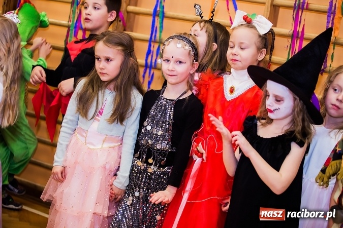 Zdjęcie w galerii na portalu naszraciborz.pl: Barwny karnawał w Szkole Podstawowej nr 13 wiadomości z regionu