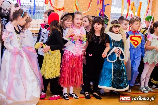 Zdjęcie w galerii na portalu naszraciborz.pl: Barwny karnawał w Szkole Podstawowej nr 13 wiadomości z regionu