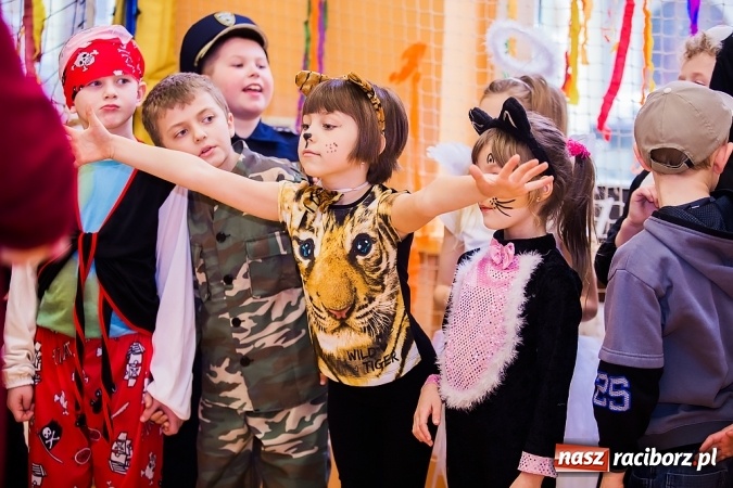 Zdjęcie w galerii na portalu naszraciborz.pl: Barwny karnawał w Szkole Podstawowej nr 13 wiadomości z regionu