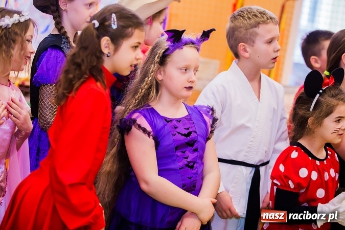 Zdjęcie w galerii na portalu naszraciborz.pl: Barwny karnawał w Szkole Podstawowej nr 13 wiadomości z regionu