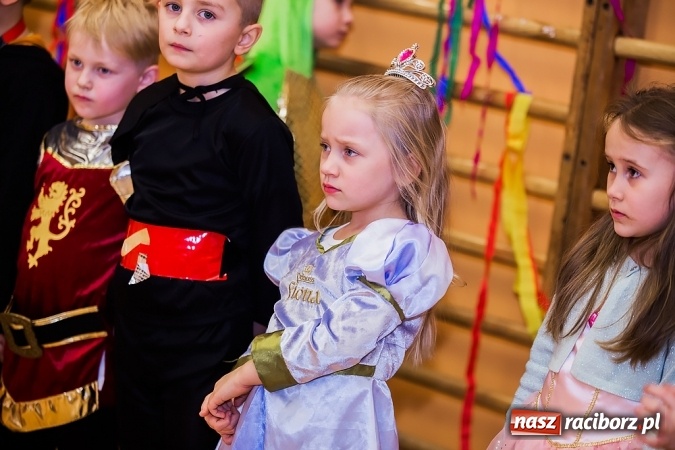 Zdjęcie w galerii na portalu naszraciborz.pl: Barwny karnawał w Szkole Podstawowej nr 13 wiadomości z regionu
