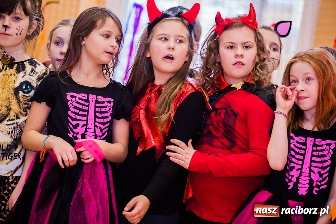 Zdjęcie w galerii na portalu naszraciborz.pl: Barwny karnawał w Szkole Podstawowej nr 13 wiadomości z regionu