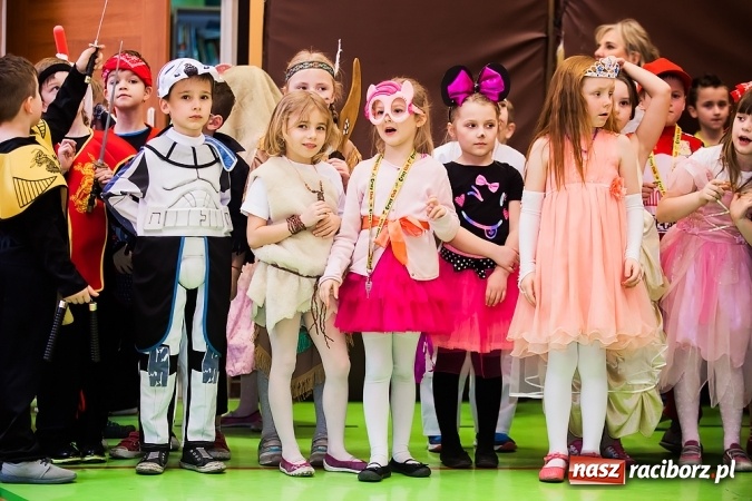 Zdjęcie w galerii na portalu naszraciborz.pl: Barwny karnawał w Szkole Podstawowej nr 13 wiadomości z regionu