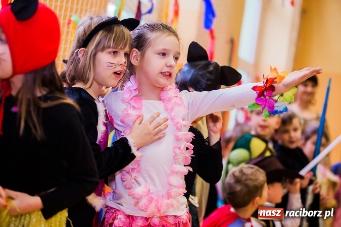 Zdjęcie w galerii na portalu naszraciborz.pl: Barwny karnawał w Szkole Podstawowej nr 13 wiadomości z regionu