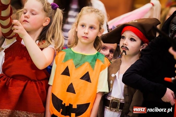 Zdjęcie w galerii na portalu naszraciborz.pl: Barwny karnawał w Szkole Podstawowej nr 13 wiadomości z regionu