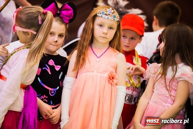 Zdjęcie w galerii na portalu naszraciborz.pl: Barwny karnawał w Szkole Podstawowej nr 13 wiadomości z regionu