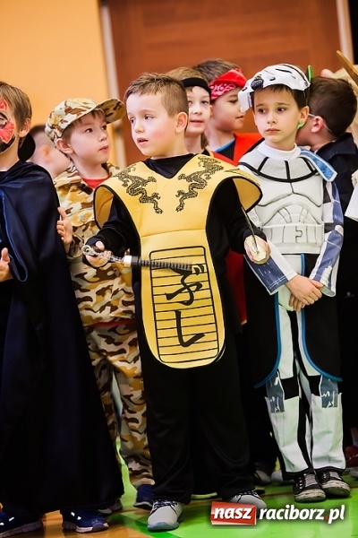 Zdjęcie w galerii na portalu naszraciborz.pl: Barwny karnawał w Szkole Podstawowej nr 13 wiadomości z regionu