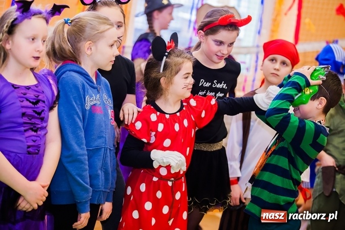 Zdjęcie w galerii na portalu naszraciborz.pl: Barwny karnawał w Szkole Podstawowej nr 13 wiadomości z regionu