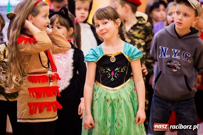 Zdjęcie w galerii na portalu naszraciborz.pl: Barwny karnawał w Szkole Podstawowej nr 13 wiadomości z regionu