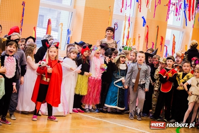 Zdjęcie w galerii na portalu naszraciborz.pl: Barwny karnawał w Szkole Podstawowej nr 13 wiadomości z regionu
