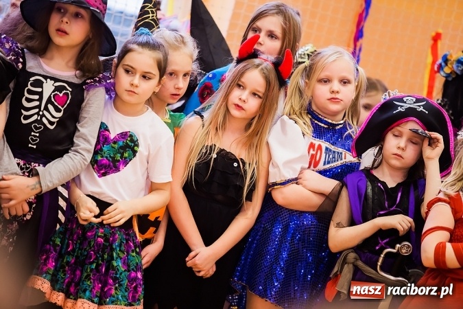 Zdjęcie w galerii na portalu naszraciborz.pl: Barwny karnawał w Szkole Podstawowej nr 13 wiadomości z regionu