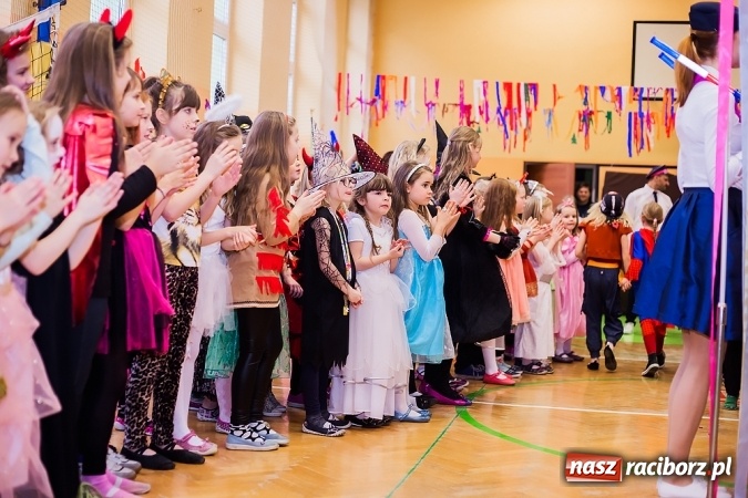 Zdjęcie w galerii na portalu naszraciborz.pl: Barwny karnawał w Szkole Podstawowej nr 13 wiadomości z regionu