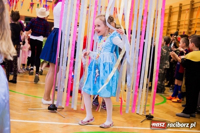 Zdjęcie w galerii na portalu naszraciborz.pl: Barwny karnawał w Szkole Podstawowej nr 13 wiadomości z regionu