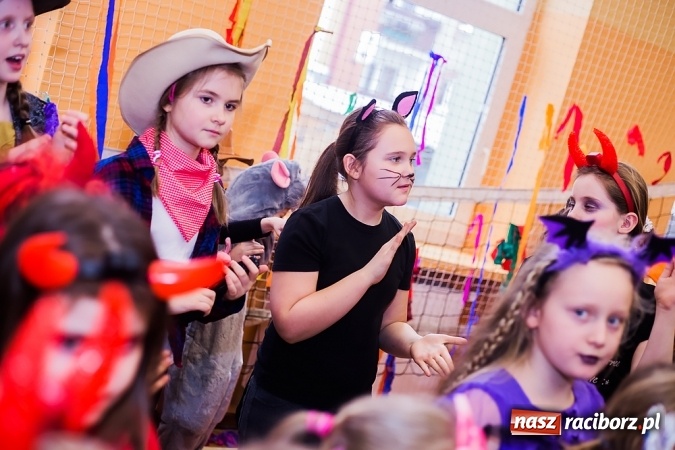 Zdjęcie w galerii na portalu naszraciborz.pl: Barwny karnawał w Szkole Podstawowej nr 13 wiadomości z regionu