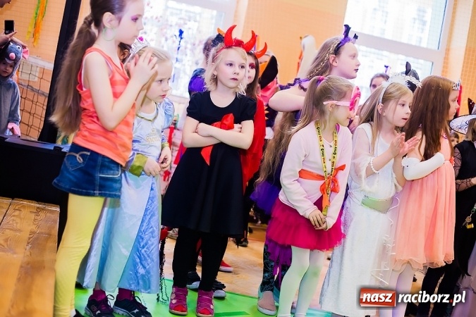 Zdjęcie w galerii na portalu naszraciborz.pl: Barwny karnawał w Szkole Podstawowej nr 13 wiadomości z regionu