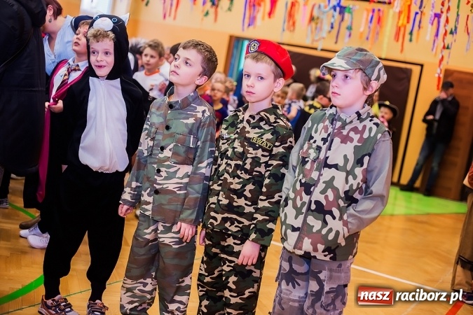 Zdjęcie w galerii na portalu naszraciborz.pl: Barwny karnawał w Szkole Podstawowej nr 13 wiadomości z regionu