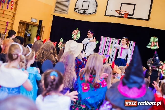 Zdjęcie w galerii na portalu naszraciborz.pl: Barwny karnawał w Szkole Podstawowej nr 13 wiadomości z regionu
