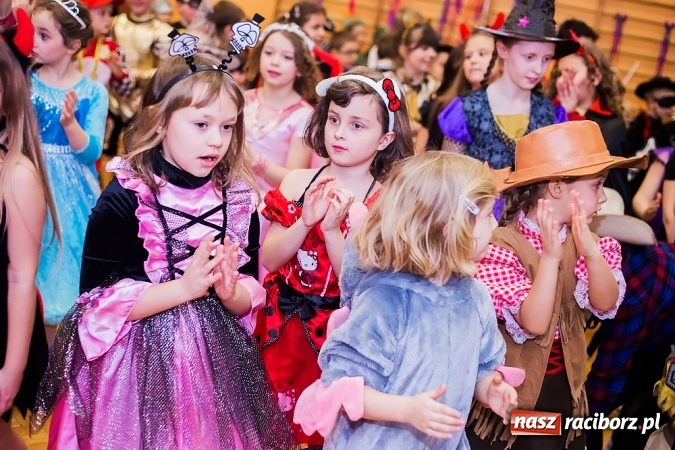 Zdjęcie w galerii na portalu naszraciborz.pl: Barwny karnawał w Szkole Podstawowej nr 13 wiadomości z regionu