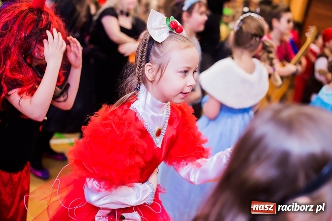 Zdjęcie w galerii na portalu naszraciborz.pl: Barwny karnawał w Szkole Podstawowej nr 13 wiadomości z regionu