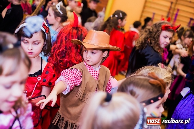 Zdjęcie w galerii na portalu naszraciborz.pl: Barwny karnawał w Szkole Podstawowej nr 13 wiadomości z regionu