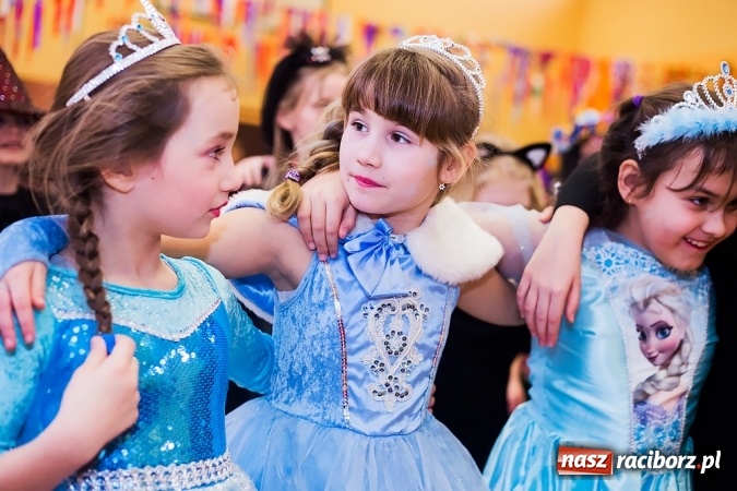 Zdjęcie w galerii na portalu naszraciborz.pl: Barwny karnawał w Szkole Podstawowej nr 13 wiadomości z regionu