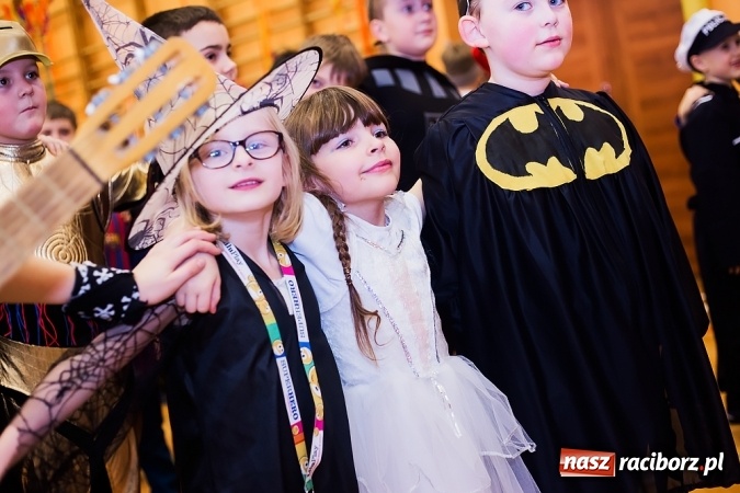 Zdjęcie w galerii na portalu naszraciborz.pl: Barwny karnawał w Szkole Podstawowej nr 13 wiadomości z regionu