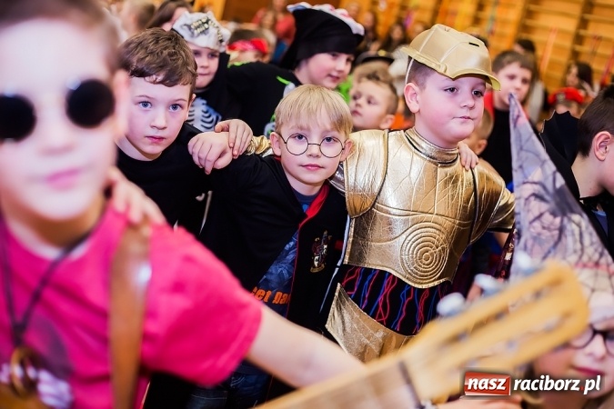 Zdjęcie w galerii na portalu naszraciborz.pl: Barwny karnawał w Szkole Podstawowej nr 13 wiadomości z regionu