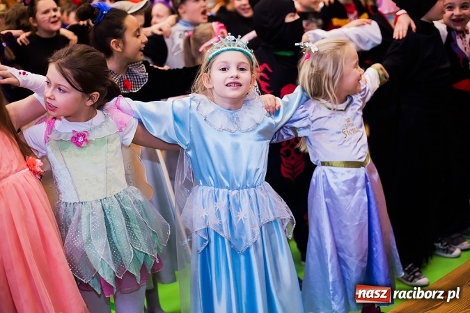 Zdjęcie w galerii na portalu naszraciborz.pl: Barwny karnawał w Szkole Podstawowej nr 13 wiadomości z regionu