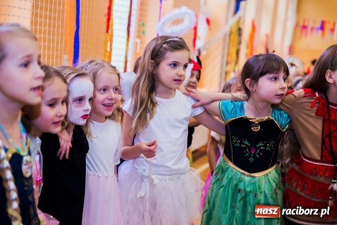 Zdjęcie w galerii na portalu naszraciborz.pl: Barwny karnawał w Szkole Podstawowej nr 13 wiadomości z regionu