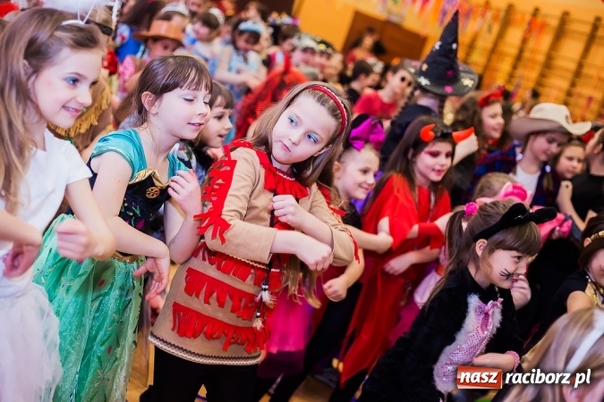 Zdjęcie w galerii na portalu naszraciborz.pl: Barwny karnawał w Szkole Podstawowej nr 13 wiadomości z regionu