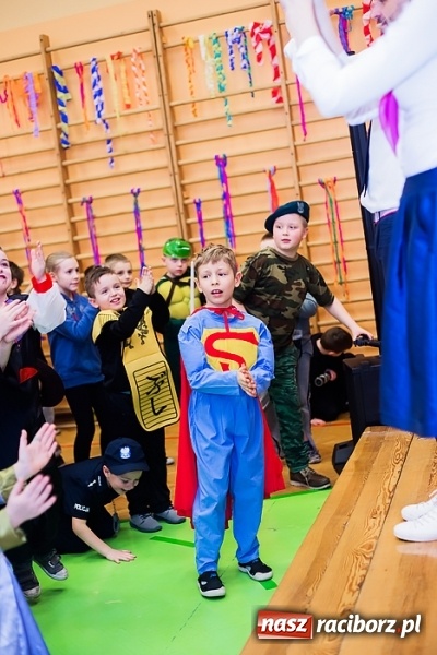 Zdjęcie w galerii na portalu naszraciborz.pl: Barwny karnawał w Szkole Podstawowej nr 13 wiadomości z regionu