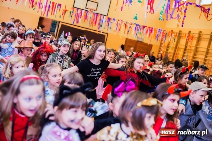 Zdjęcie w galerii na portalu naszraciborz.pl: Barwny karnawał w Szkole Podstawowej nr 13 wiadomości z regionu