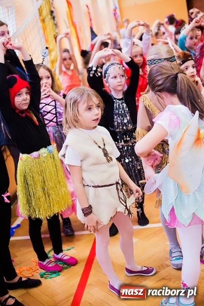 Zdjęcie w galerii na portalu naszraciborz.pl: Barwny karnawał w Szkole Podstawowej nr 13 wiadomości z regionu