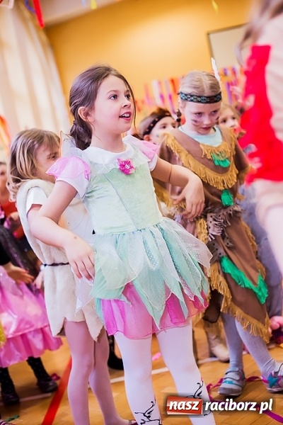 Zdjęcie w galerii na portalu naszraciborz.pl: Barwny karnawał w Szkole Podstawowej nr 13 wiadomości z regionu