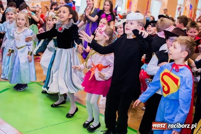Zdjęcie w galerii na portalu naszraciborz.pl: Barwny karnawał w Szkole Podstawowej nr 13 wiadomości z regionu