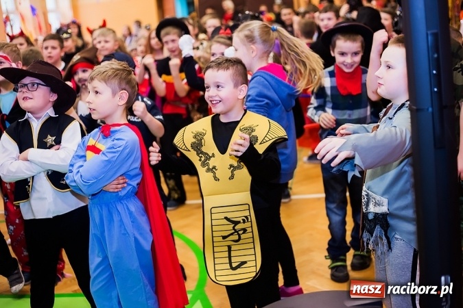 Zdjęcie w galerii na portalu naszraciborz.pl: Barwny karnawał w Szkole Podstawowej nr 13 wiadomości z regionu