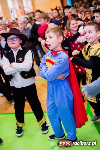 Zdjęcie w galerii na portalu naszraciborz.pl: Barwny karnawał w Szkole Podstawowej nr 13 wiadomości z regionu