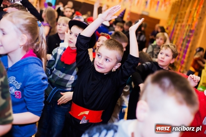 Zdjęcie w galerii na portalu naszraciborz.pl: Barwny karnawał w Szkole Podstawowej nr 13 wiadomości z regionu