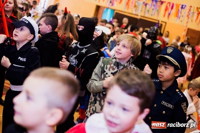 Zdjęcie w galerii na portalu naszraciborz.pl: Barwny karnawał w Szkole Podstawowej nr 13 wiadomości z regionu