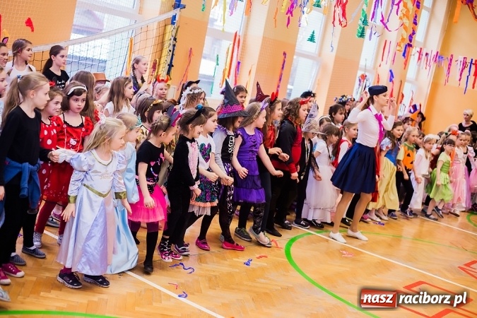 Zdjęcie w galerii na portalu naszraciborz.pl: Barwny karnawał w Szkole Podstawowej nr 13 wiadomości z regionu
