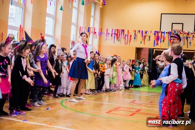 Zdjęcie w galerii na portalu naszraciborz.pl: Barwny karnawał w Szkole Podstawowej nr 13 wiadomości z regionu