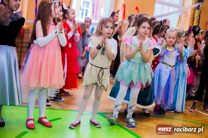 Zdjęcie w galerii na portalu naszraciborz.pl: Barwny karnawał w Szkole Podstawowej nr 13 wiadomości z regionu