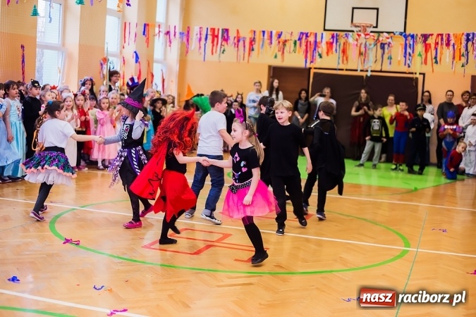 Zdjęcie w galerii na portalu naszraciborz.pl: Barwny karnawał w Szkole Podstawowej nr 13 wiadomości z regionu