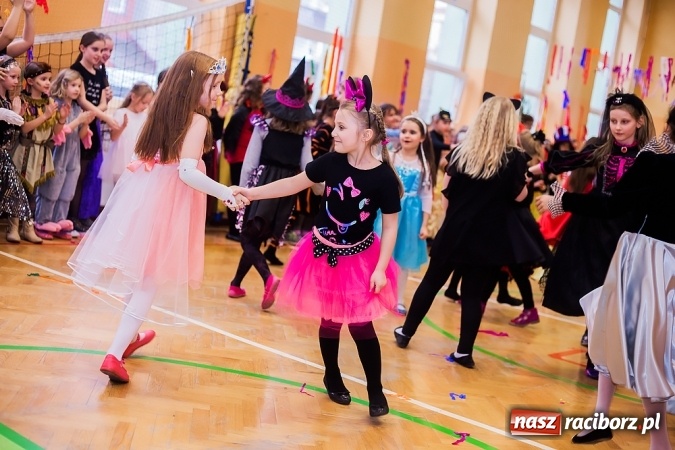 Zdjęcie w galerii na portalu naszraciborz.pl: Barwny karnawał w Szkole Podstawowej nr 13 wiadomości z regionu