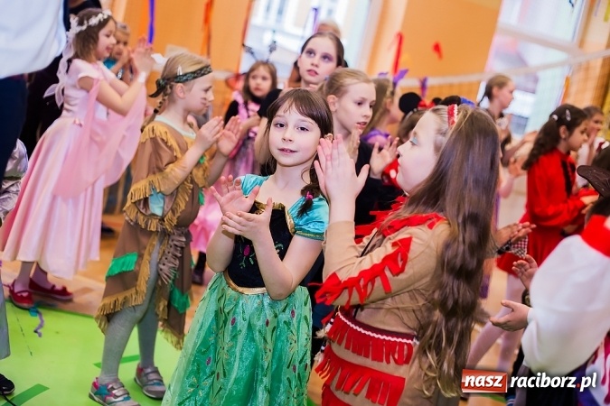 Zdjęcie w galerii na portalu naszraciborz.pl: Barwny karnawał w Szkole Podstawowej nr 13 wiadomości z regionu