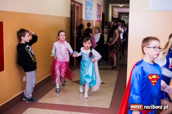 Zdjęcie w galerii na portalu naszraciborz.pl: Barwny karnawał w Szkole Podstawowej nr 13 wiadomości z regionu